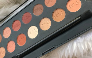 TWO LOOKS, ONE PALETTE