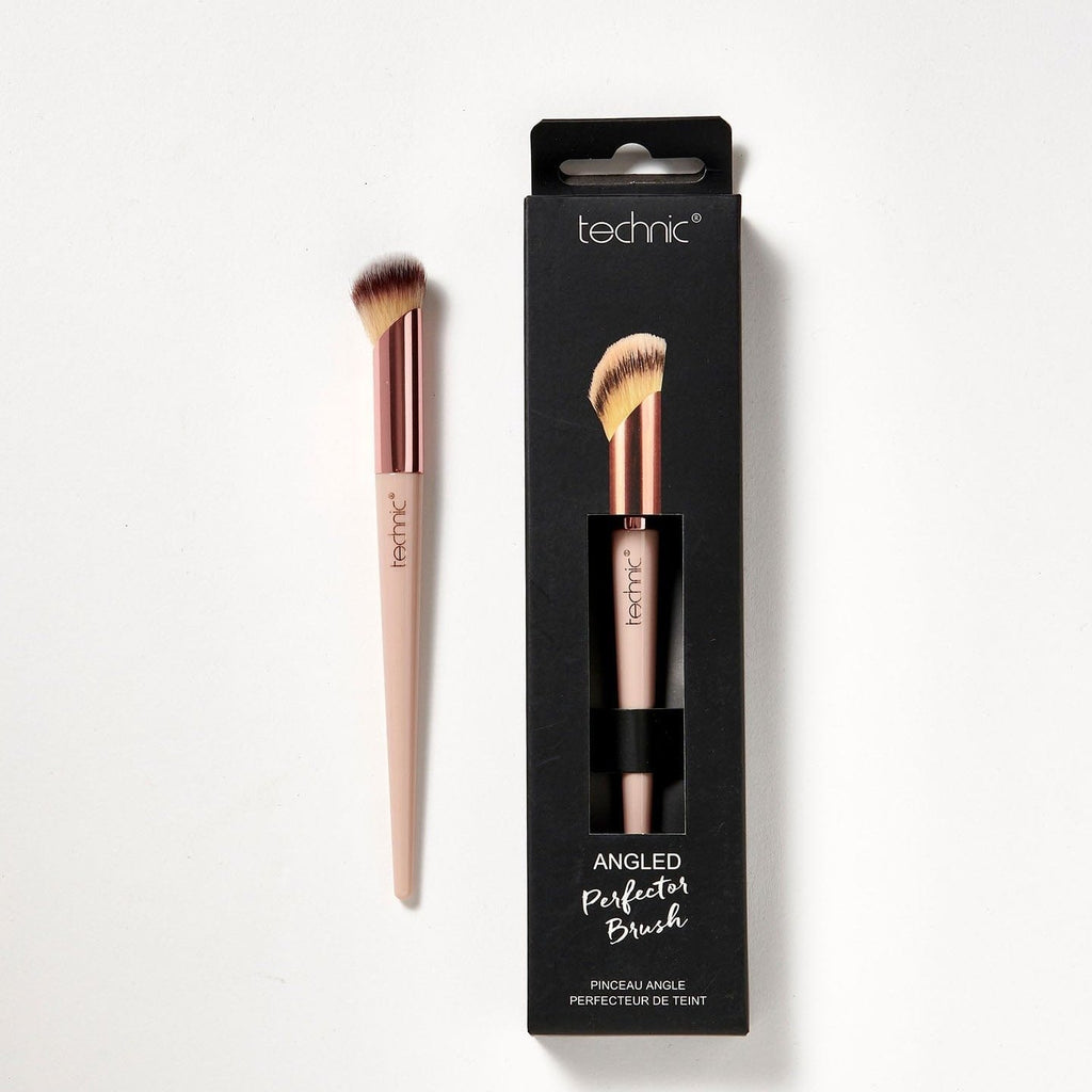 2 angled perfector brushes on a white background. 1 is in its original packaging which is black and has an image of he brush on the front, and the other is out of the packaging.