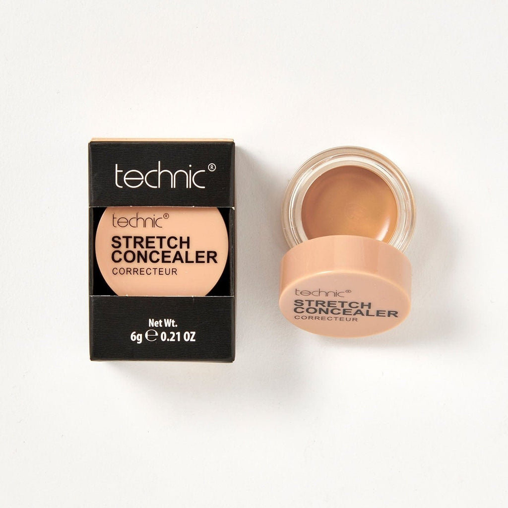 2 stretch concealers in the shade Clay next to each other on a white background. 1 is in it black coloured box packaging and the other is opened