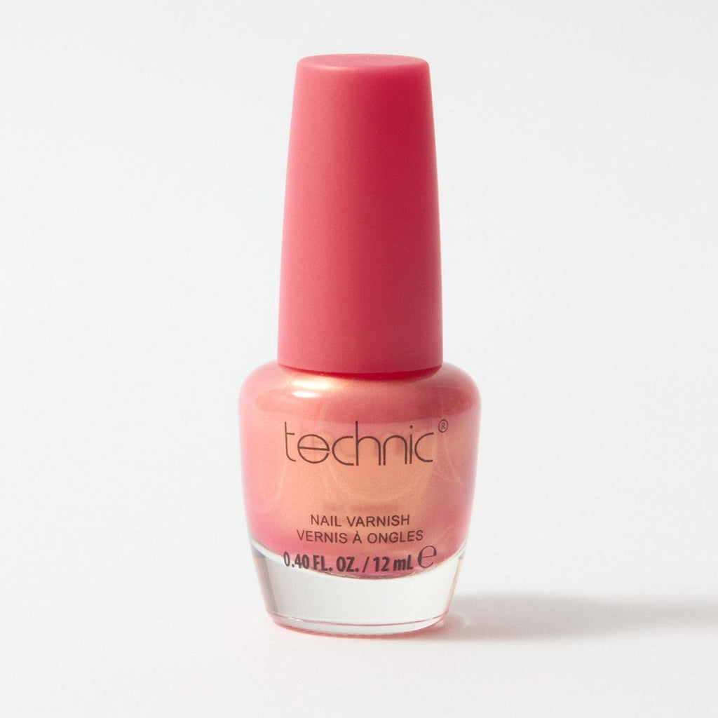A bottle of shimmer nail varnish in the shade New York, New York on a white background.